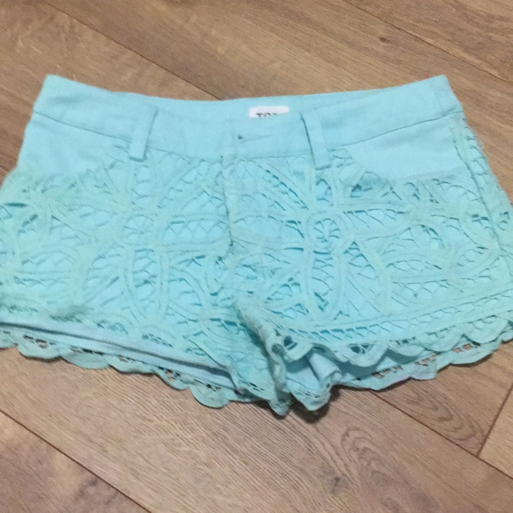 Never worn, laces mint shorts